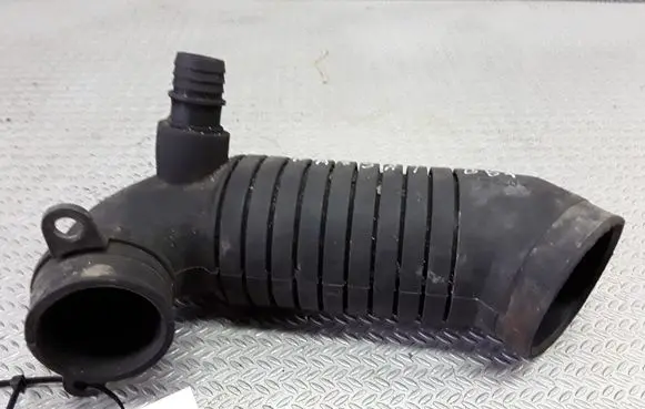 Volkswagen PASSAT B5.5 Turbo air intake inlet pipe/hose 8D0129615J
