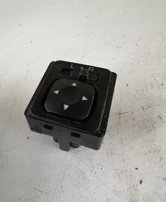 Mitsubishi Montero Wing mirror switch MR190956 C8NC09M