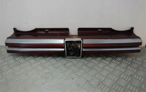 Peugeot 605 Front bumper upper radiator grill