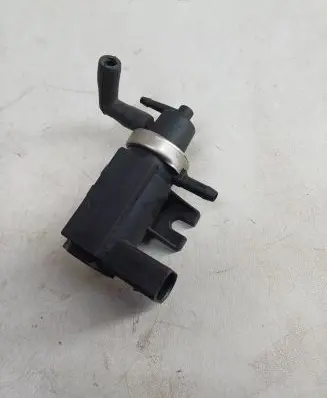 Volkswagen PASSAT B5.5 Turbo solenoid valve 1J0906627 72290390