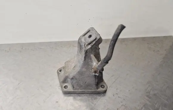 Audi A6 S6 C5 4B Engine mounting bracket 8D0199308D