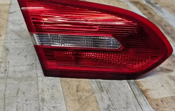 Ford Focus Tailgate rear/tail lights F1EB13A603DD 3552 C346DECKLTD