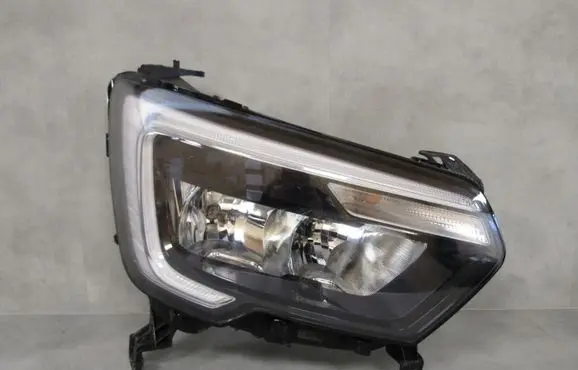 Renault Master III Headlight/headlamp 260105567R