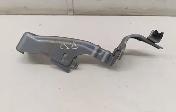 Honda Jazz IV GR Fender mounting bracket
