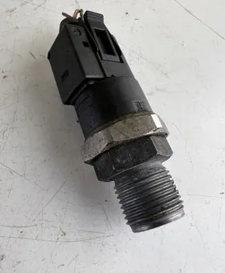 Jeep Grand Cherokee (WJ) Fuel pressure sensor A0041537528