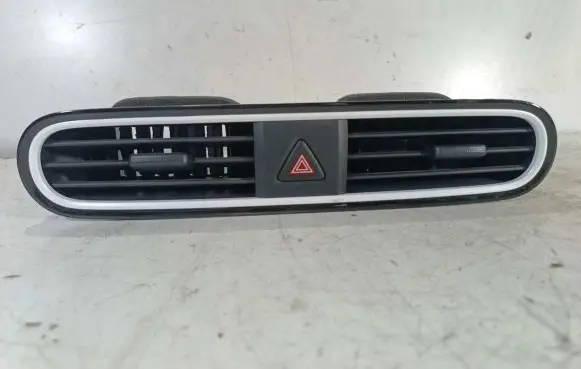 Nissan Qashqai Dash center air vent grill