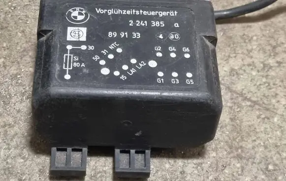 BMW 5 E34 Glow plug pre-heat relay 2241385 899133