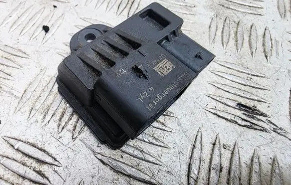 BMW 3 F30 F35 F31 Glow plug pre-heat relay 8570087