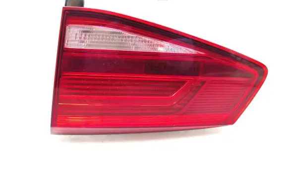 Tailgate rear/tail lights