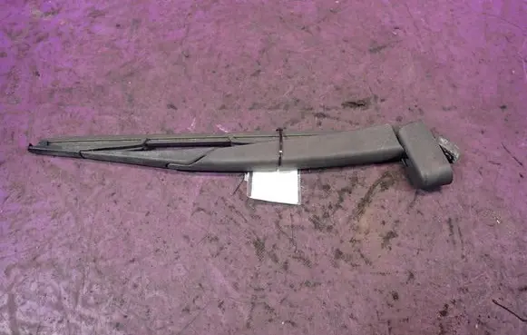 Opel Astra J Rear wiper blade arm 