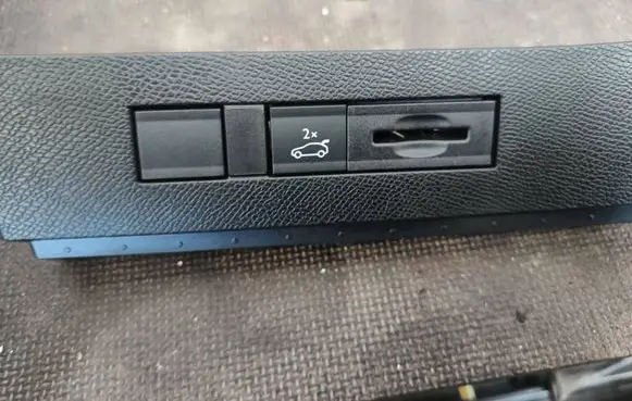 Opel Astra L Door central lock control unit/module 98183603ZD