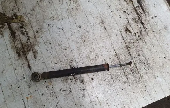 Toyota Avensis Verso Rear shock absorber/damper NOCODE