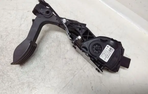 Peugeot 807 Accelerator throttle pedal 1400838880 6PV00908308