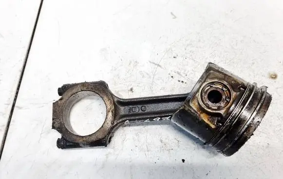 Opel Astra H Piston with connecting rod