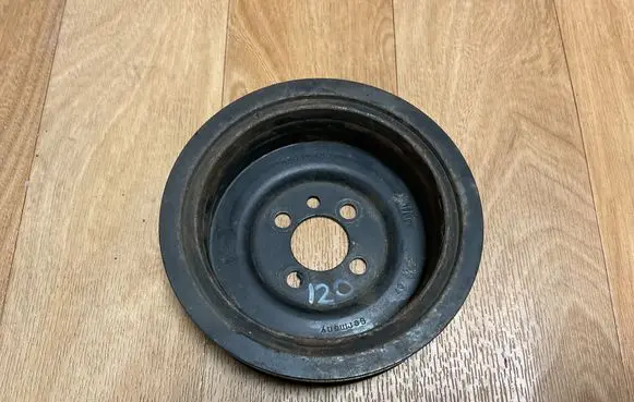 Volkswagen PASSAT B6 Crankshaft pulley 03G105243