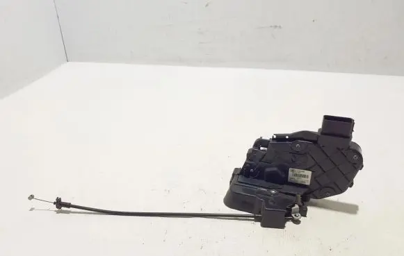 Volvo XC70 Front door lock 31253286