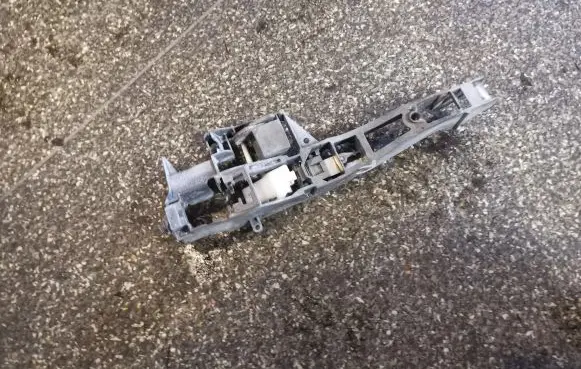 Rear door exterior handle/bracket