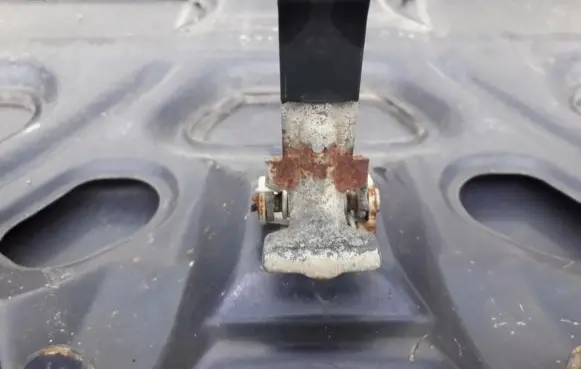 Engine bonnet (hood) release handle