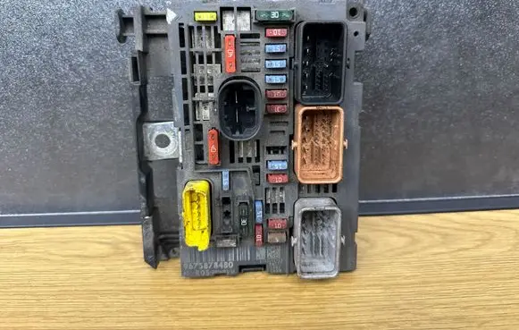Peugeot Partner BSM Control unit 9675878480