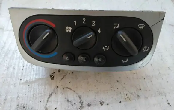 Opel Tigra B Climate control unit