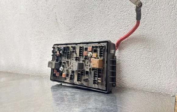 Opel Insignia A Fuse module 13275874 10561303809