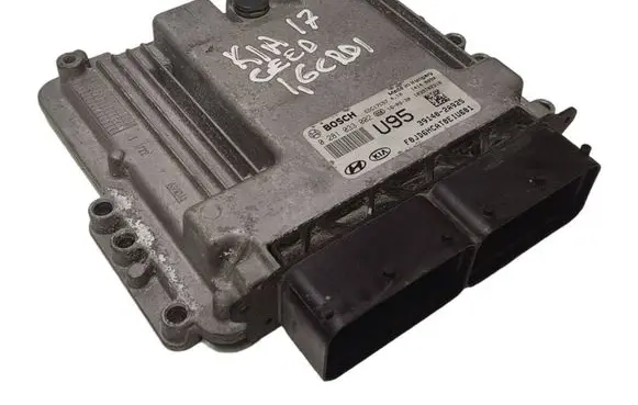 KIA Ceed Engine control unit/module 391402A925 0281033002 EDC17C57