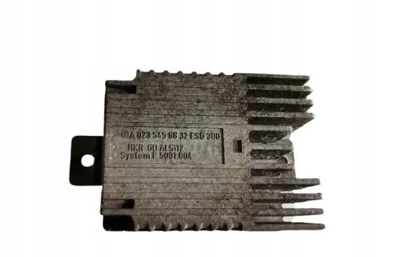 Mercedes-Benz A W168 Coolant fan relay A0235456832