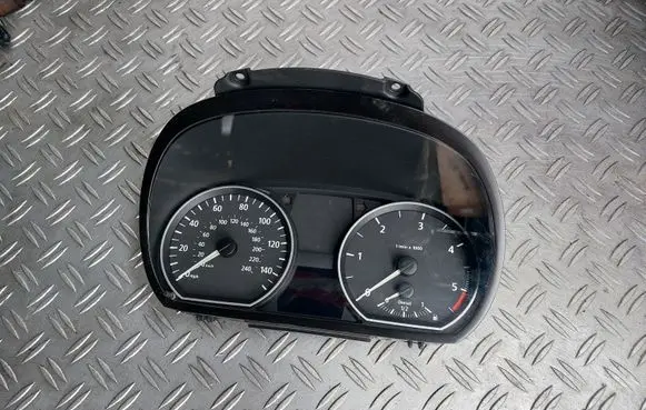 BMW 1 E81 E87 Speedometer (instrument cluster) 6947136
