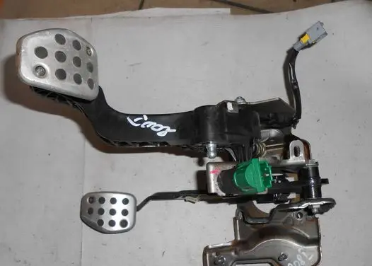 Peugeot 208 I Brake pedal 9674960280