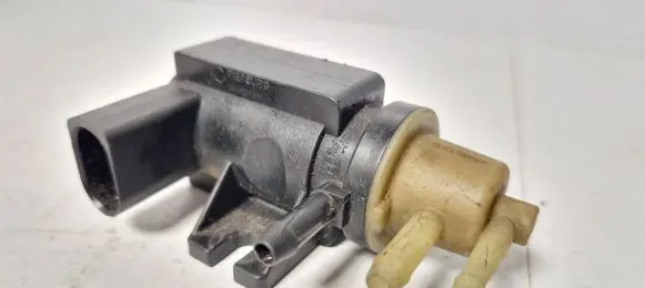 Volkswagen PASSAT B5 Turbo solenoid valve 906627
