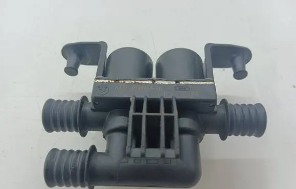 BMW X5 E53 Coolant heater control valve 64116910544