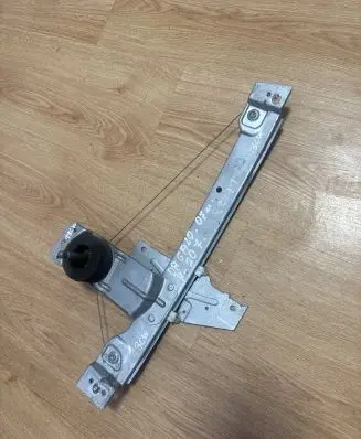 Peugeot 207 Rear door manual window regulator 
