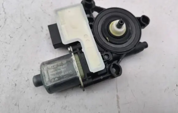 Seat Leon IV Rear door window regulator motor 0130822695 5Q0959407D
