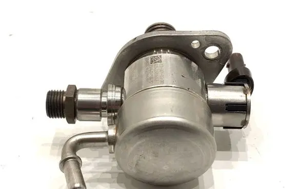 Skoda Octavia Mk4 Fuel injection high pressure pump 06N127A01