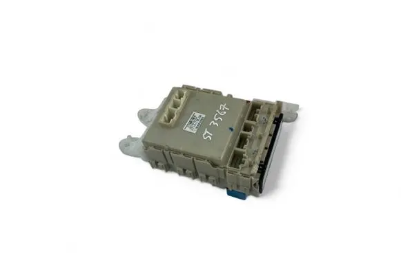 Toyota Auris 150 Other control units/modules 8273002J50