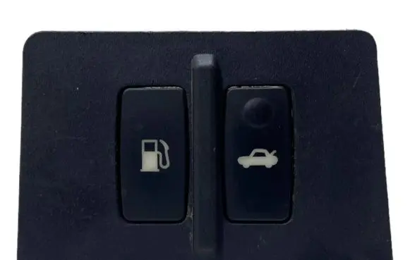 Lexus IS 220D-250-350 Fuel tank opening switch 15A990
