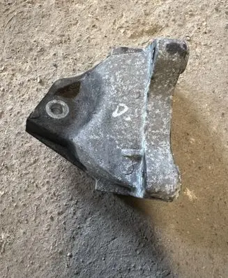 Jeep Grand Cherokee Engine mounting bracket 52124990