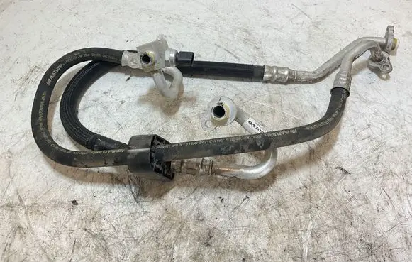 Volvo XC40 Coolant pipe/hose 32289940 24V054 1136