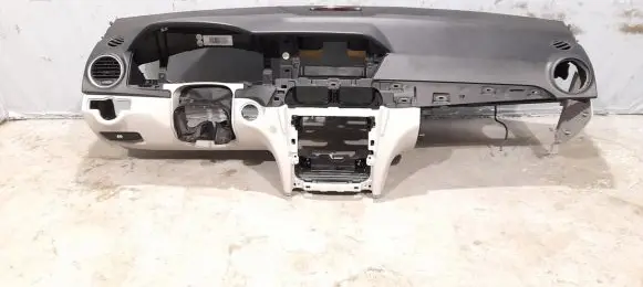 Mercedes-Benz C W204 Dashboard 2046805787 2048601902