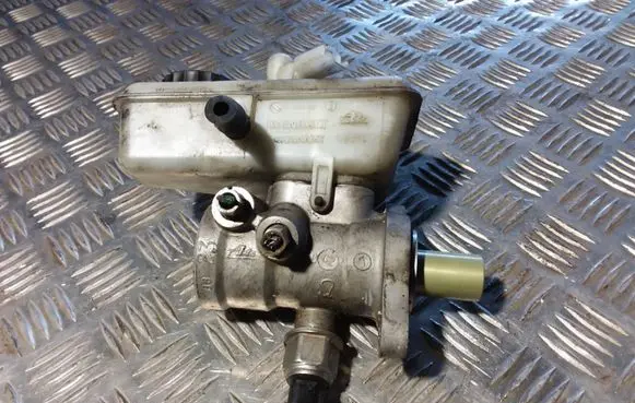 Renault Laguna II Master brake cylinder 03350884771