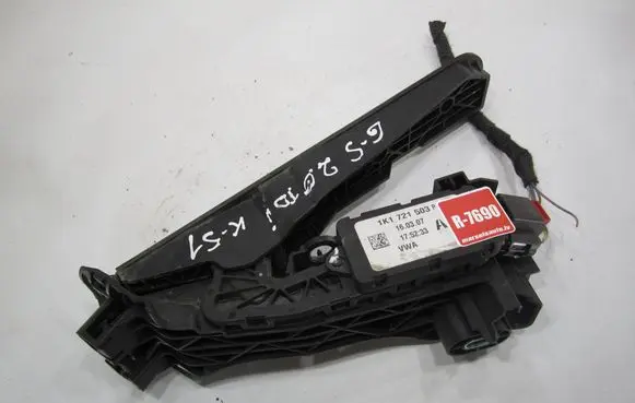 Volkswagen Golf V Accelerator throttle pedal 1K1721503P