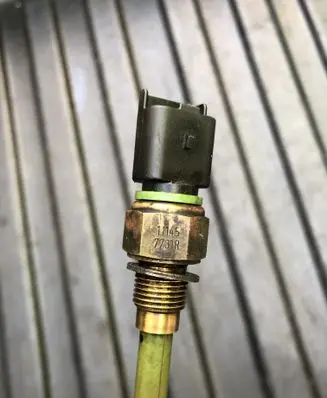 Infiniti FX Oil pressure relay 111457731R