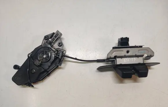 Volvo V70 Tailgate/trunk/boot lock/catch/latch 31333543