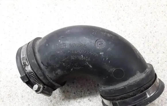 Opel Astra H Air intake hose/pipe 55350896