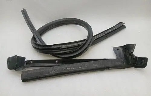 Ferrari California F149 Front door rubber seal 69846500