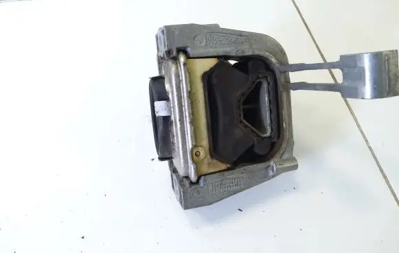 Volkswagen PASSAT B8 Engine mount bracket 3Q0199262