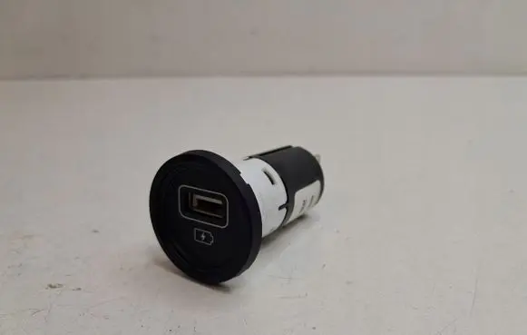 Hyundai i10 Cigarette lighter front 96125K2100
