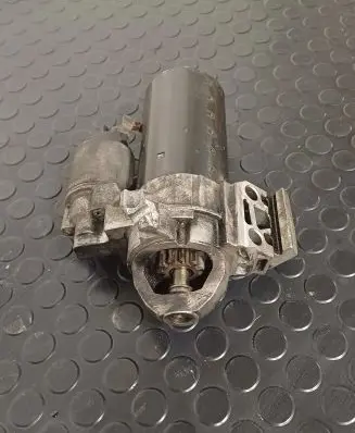 BMW 5 F10 F11 Starter motor 0001148010 8570383