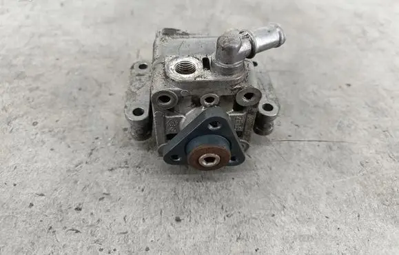 BMW 1 E81 E87 Power steering pump 67804137617955152