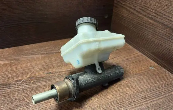 Mercedes-Benz Sprinter W901 W902 W903 W904 Master brake cylinder A0004316501 0004316501